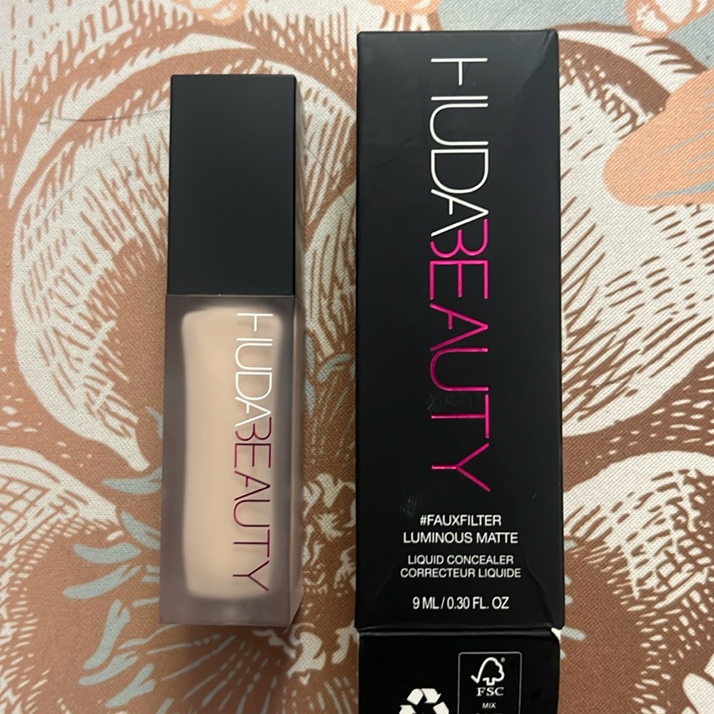 Huda Beauty Faux Filter Luminous Matte Liquid Concealer Meringue 2.1N